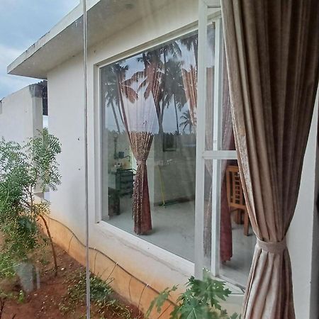 Shi'S Unique & Private 180 Degree Glass House In Pollāchi 外观 照片