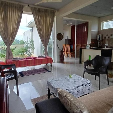 Shi'S Unique & Private 180 Degree Glass House In Pollāchi 外观 照片