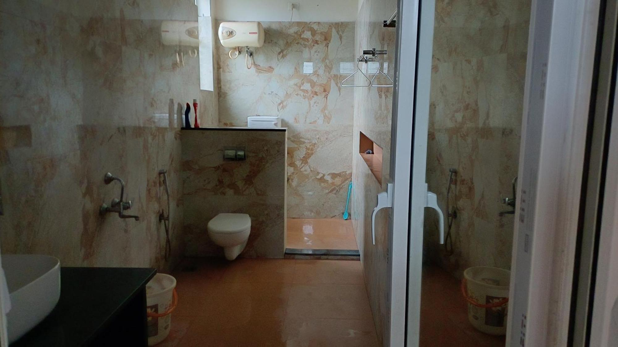 Shi'S Unique & Private 180 Degree Glass House In Pollāchi 外观 照片