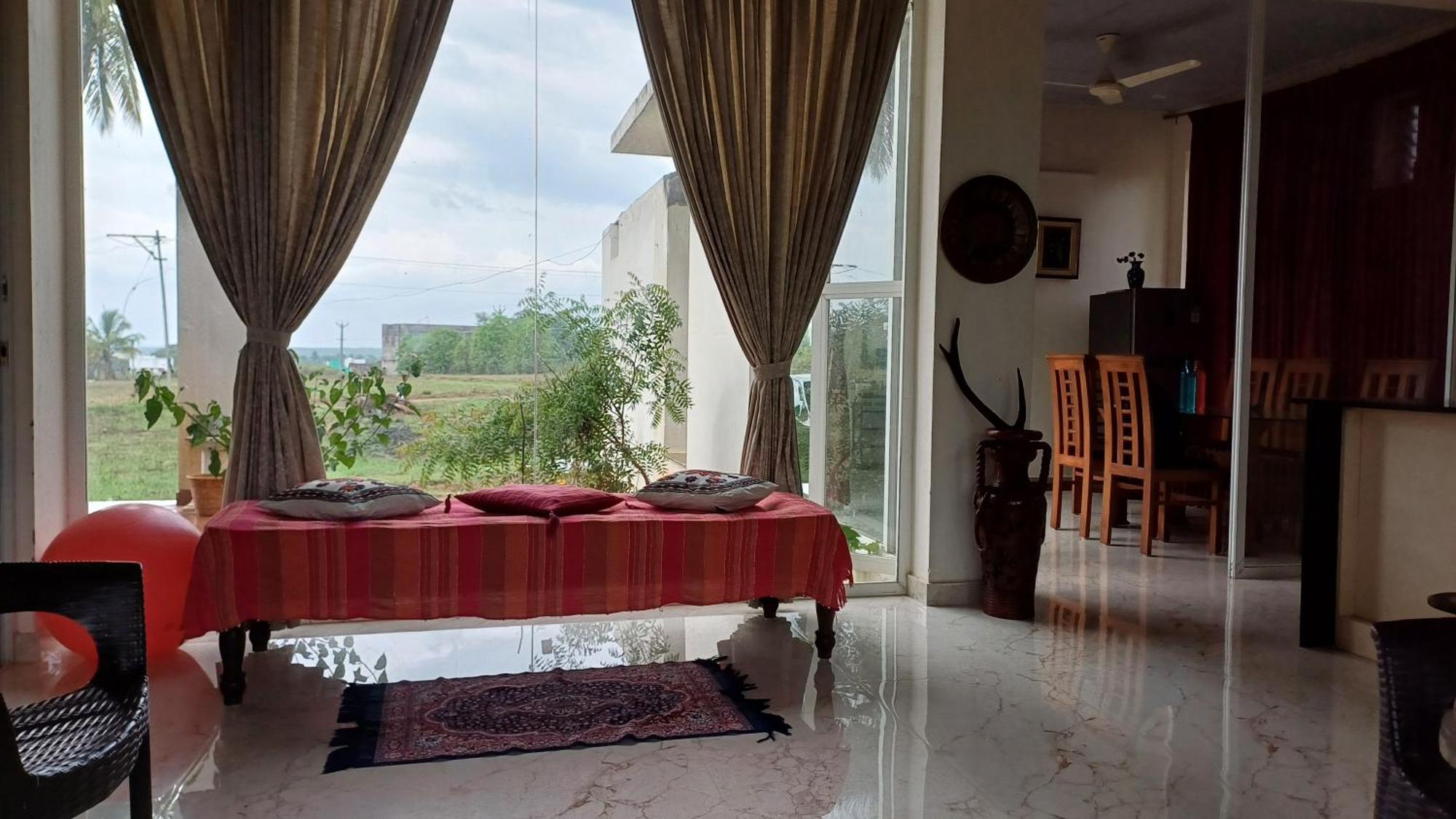Shi'S Unique & Private 180 Degree Glass House In Pollāchi 外观 照片