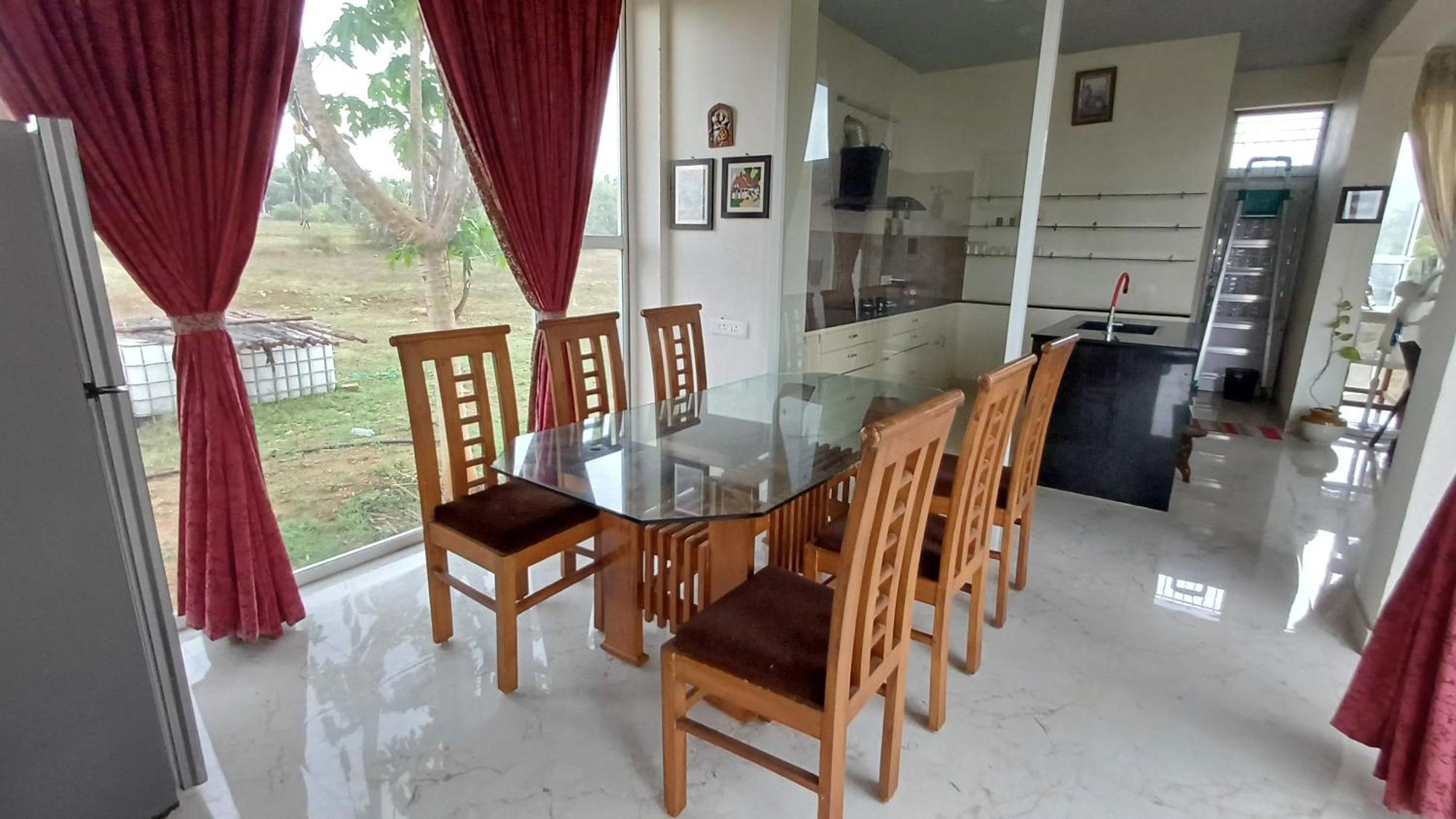 Shi'S Unique & Private 180 Degree Glass House In Pollāchi 外观 照片