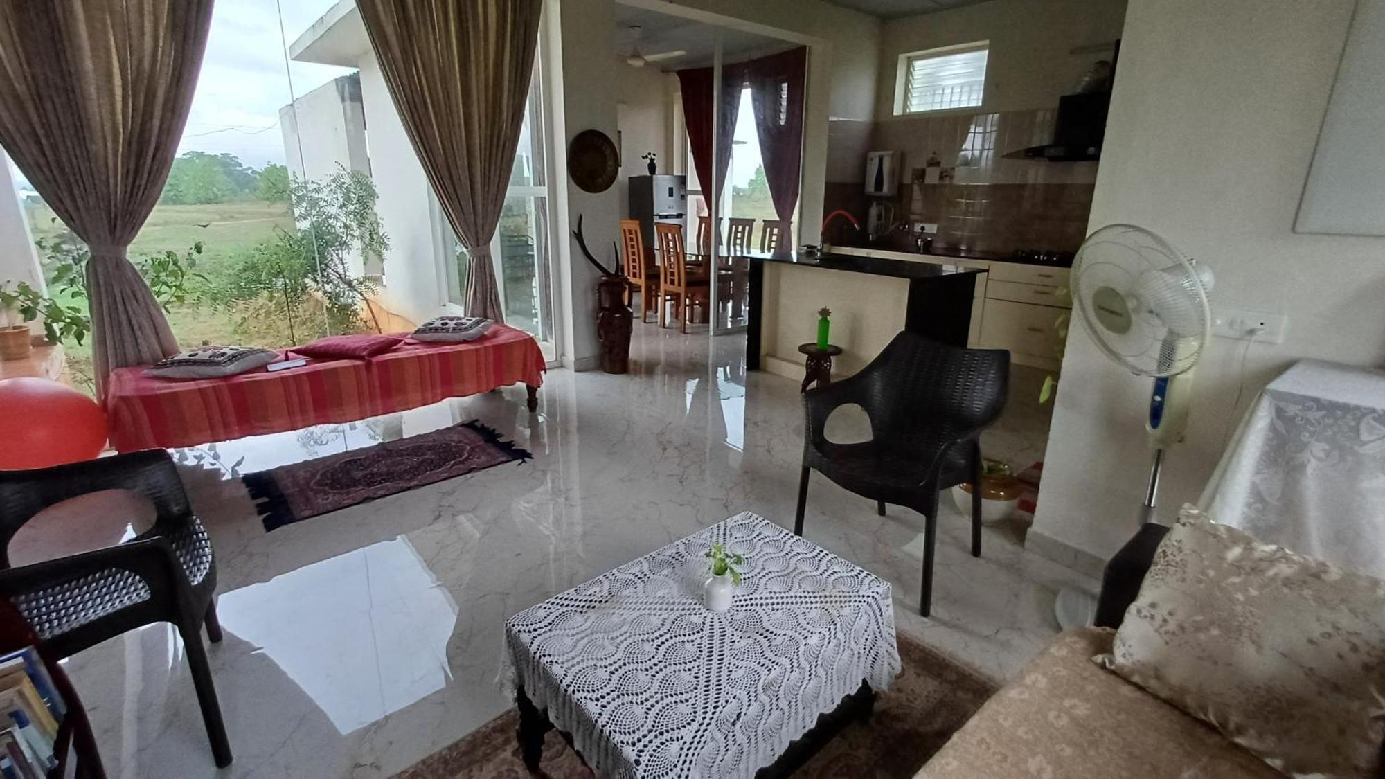 Shi'S Unique & Private 180 Degree Glass House In Pollāchi 外观 照片