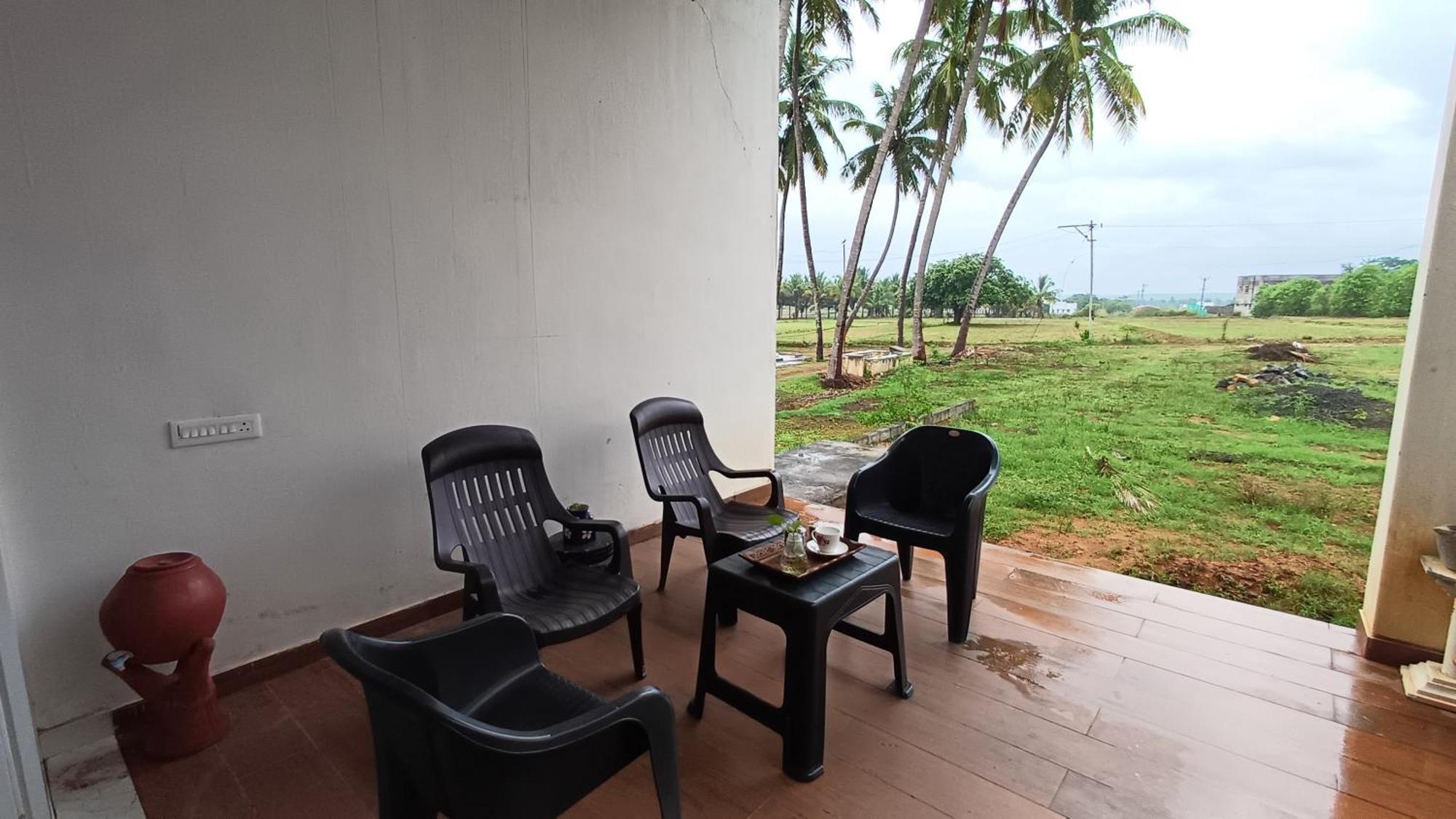 Shi'S Unique & Private 180 Degree Glass House In Pollāchi 外观 照片