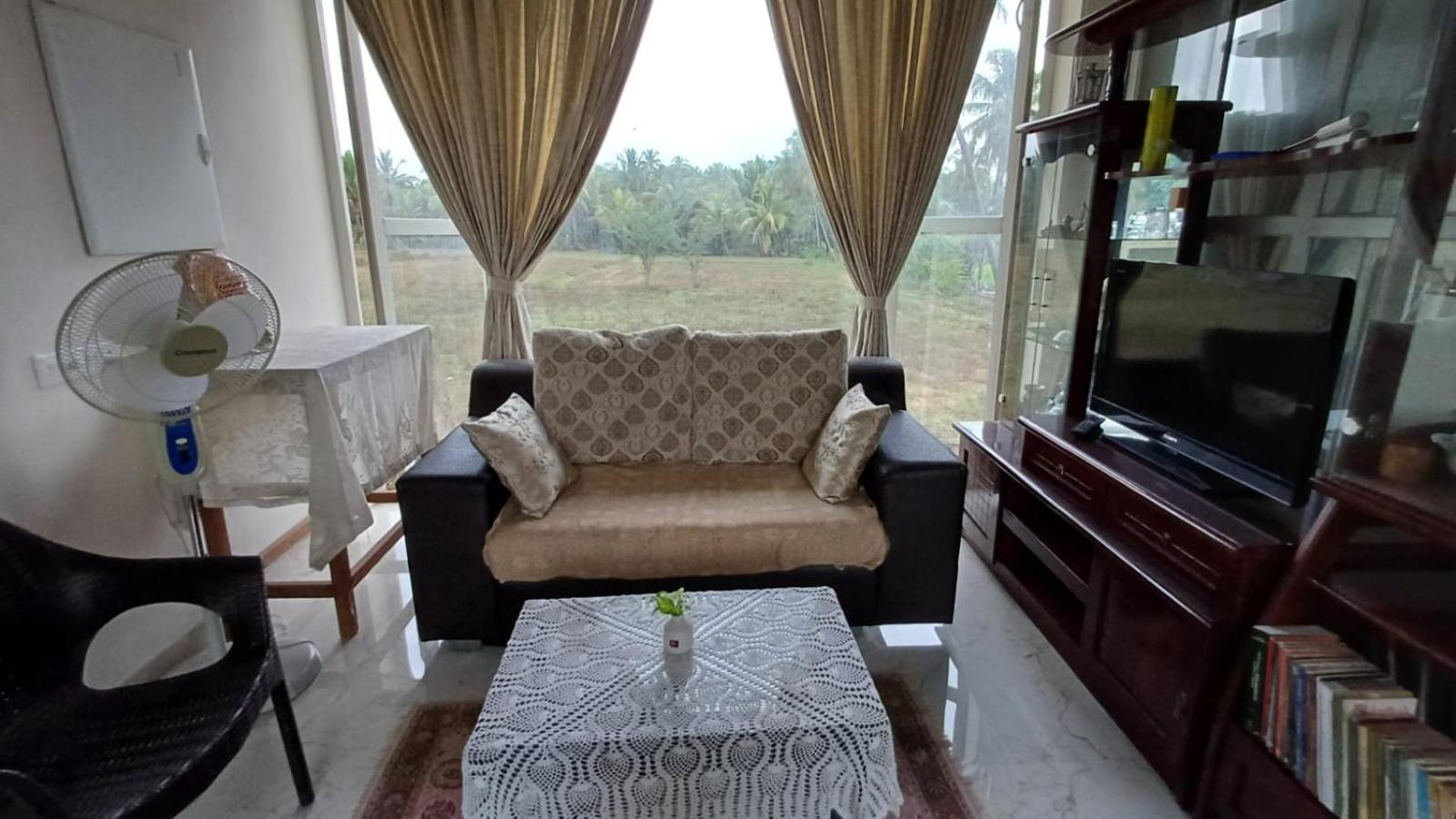Shi'S Unique & Private 180 Degree Glass House In Pollāchi 外观 照片