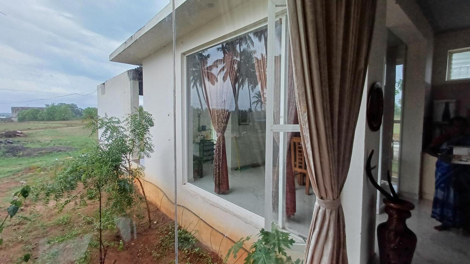 Shi'S Unique & Private 180 Degree Glass House In Pollāchi 外观 照片